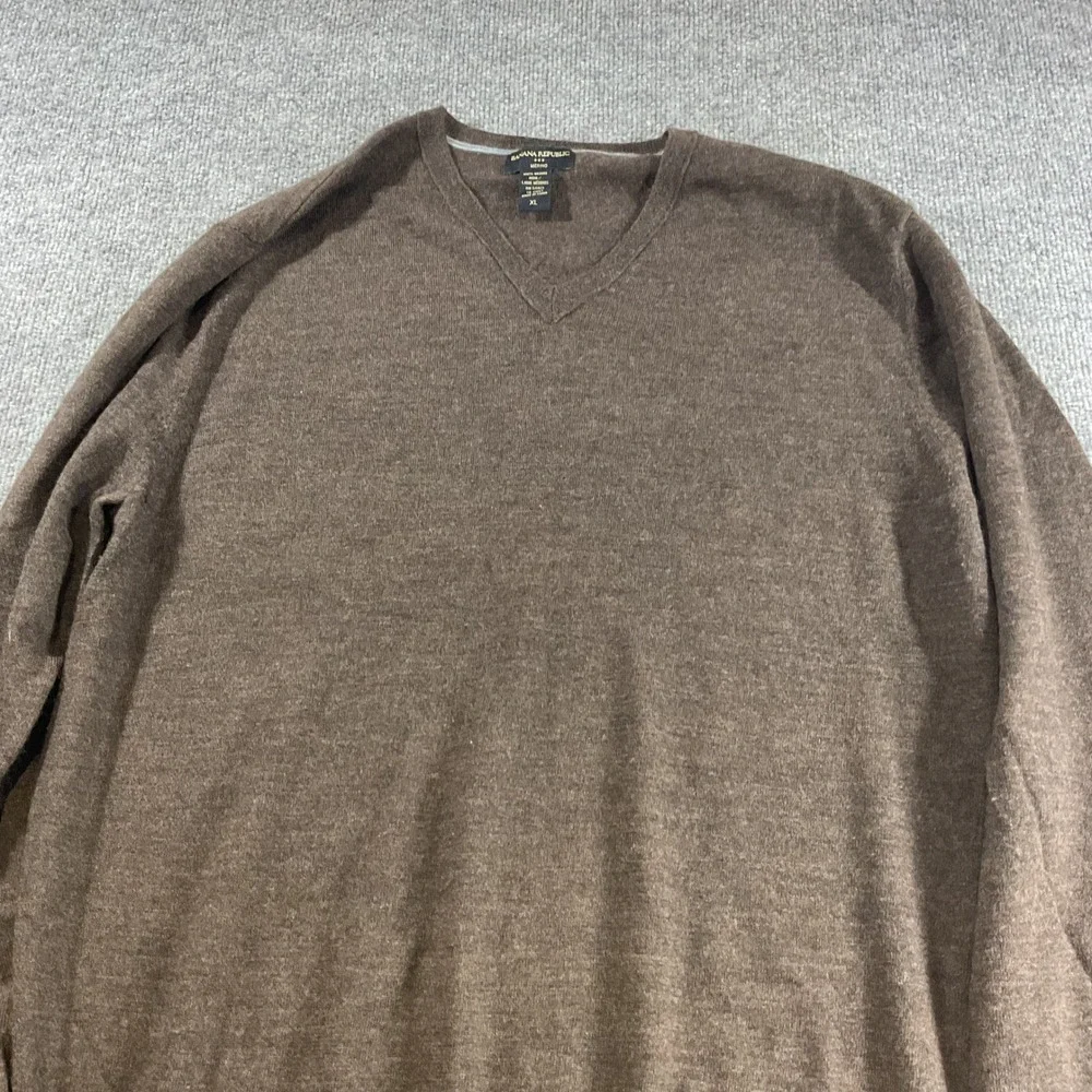 Banana Republic Mens XL Brown 100% Merino Wool V-Neck Sweater Lightweight Knit
